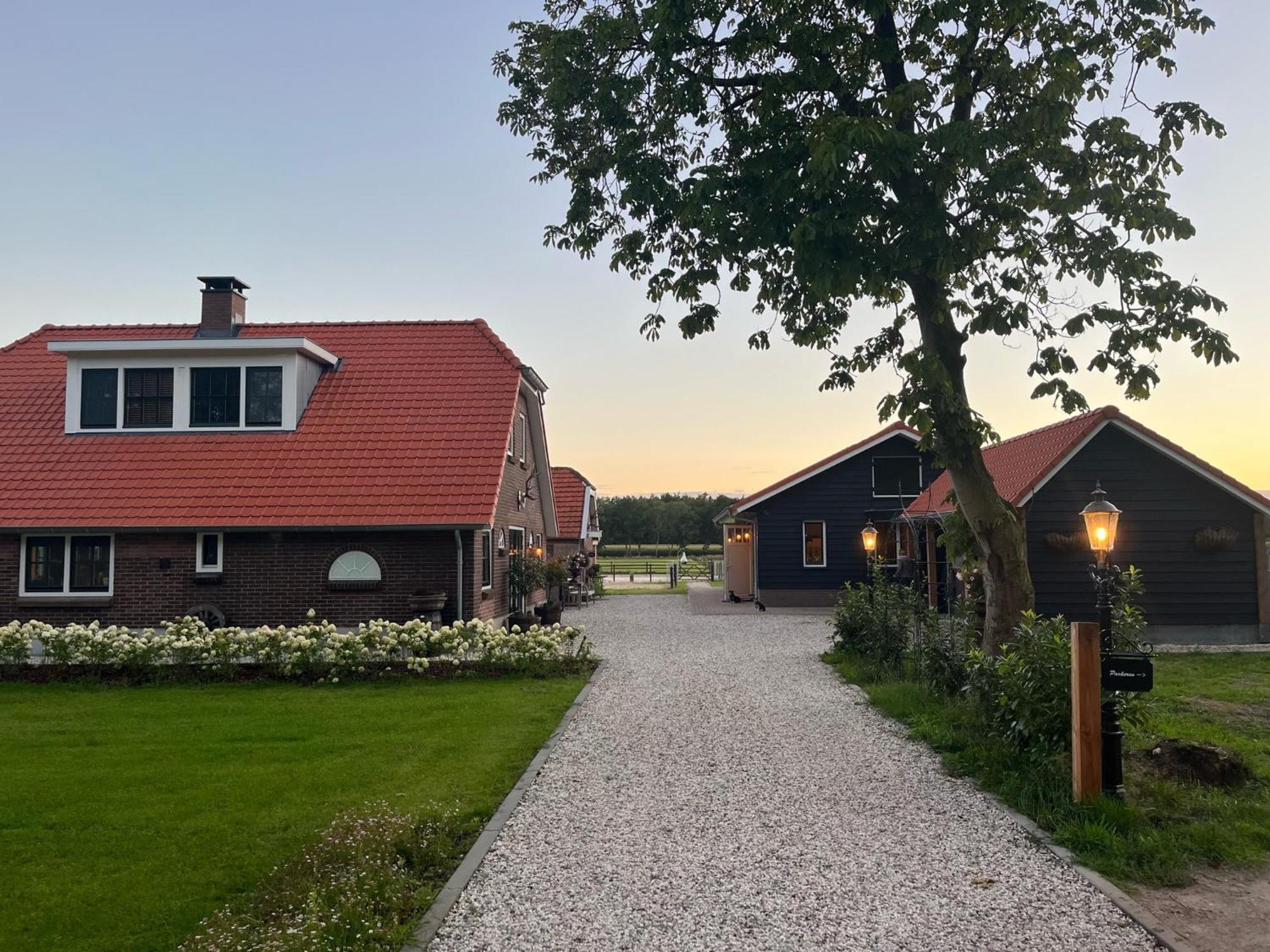 Bed & Breakfast Hoeve Happiness - Ontbijt Inbegrepen - Wellness Aanwezig Voorthuizen Exterior foto